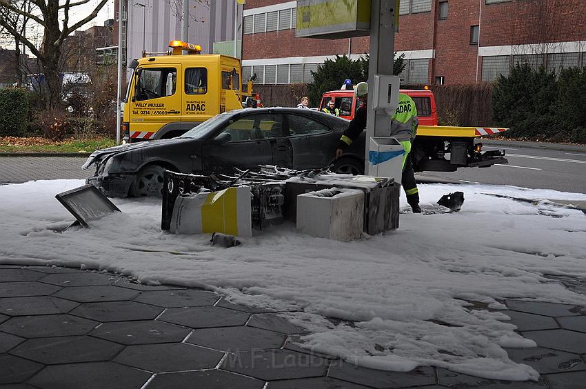 Tanksaeule umgefahren in Leverkusen P45.JPG